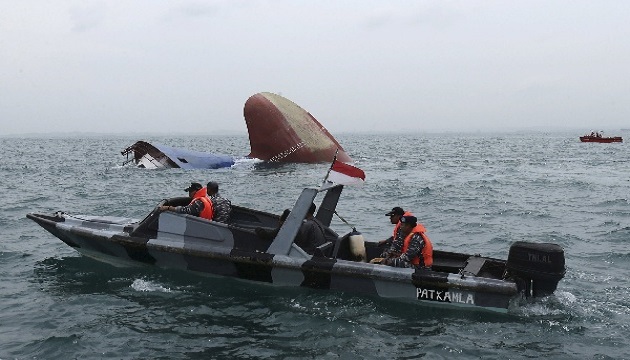 印尼船沉覆遭險難 逾80人生死未卜 | 文章內置圖片
