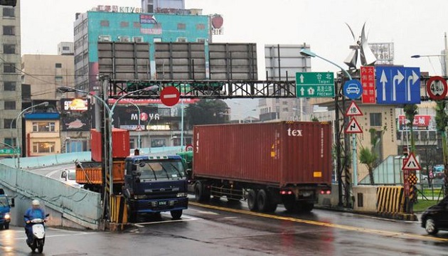 基隆市中正高架橋 1月1日起禁行大貨車 | 文章內置圖片
