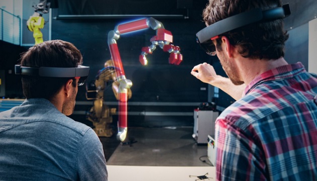 微軟詮釋新產品 HoloLens搭配50屆超級盃 | 文章內置圖片