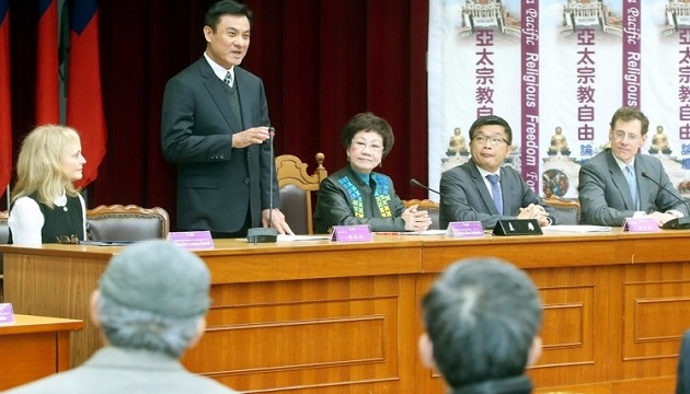 立法院上26國齊聚 台灣宗教自由宣言簽訂