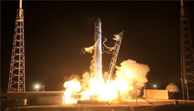 SpaceX成功衛星發射 火箭降落回收失敗