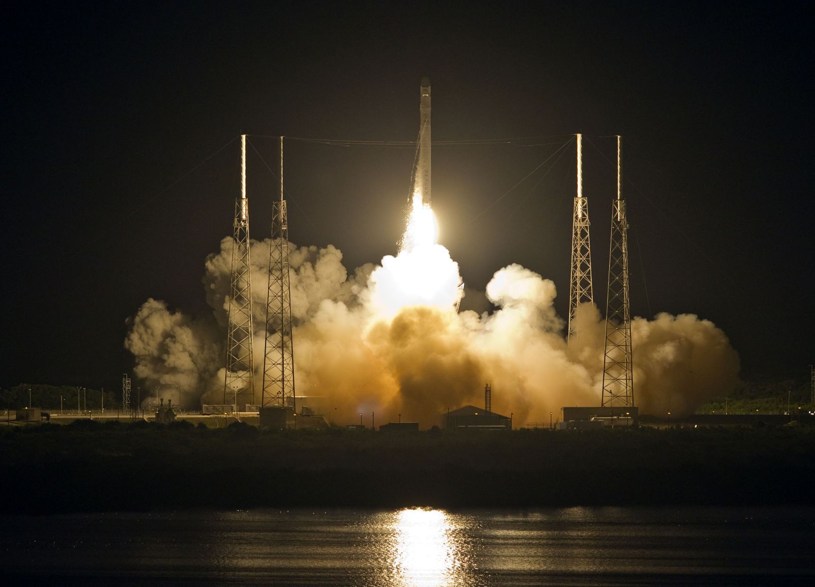 SpaceX成功衛星發射 火箭降落回收失敗 | 文章內置圖片