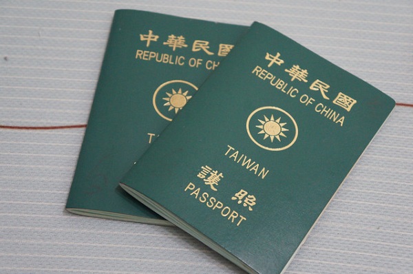 機場領務局臨時櫃護照換發調漲 4月正式上路 | 文章內置圖片