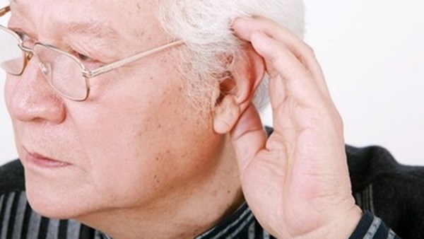 听力退化不只生活麻烦 更提高失智可能