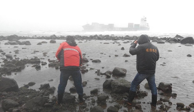 「德翔台北」船身斷裂 擱淺漏油恐重創北海岸生態 | 文章內置圖片