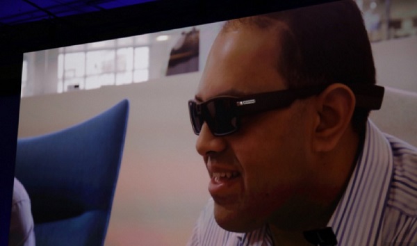 微軟打造智慧眼鏡 全盲者藉語音聽出世界模樣 | 文章內置圖片