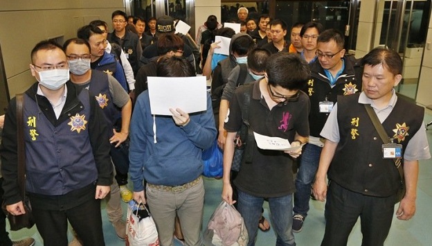 马来西亚20名台籍诈欺犯返台，因罪证不足当场释放