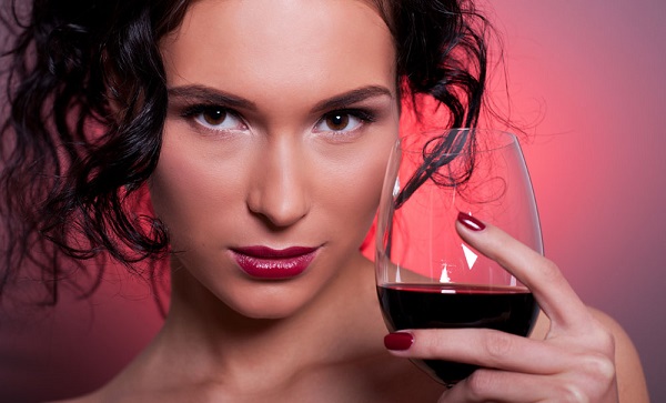 喝紅酒降低腦中風、動脈硬化 醫生提醒適量飲用 