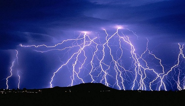 昨天宜蘭閃電不停卻沒有聽見雷聲？鄭明典解釋.... | 文章內置圖片