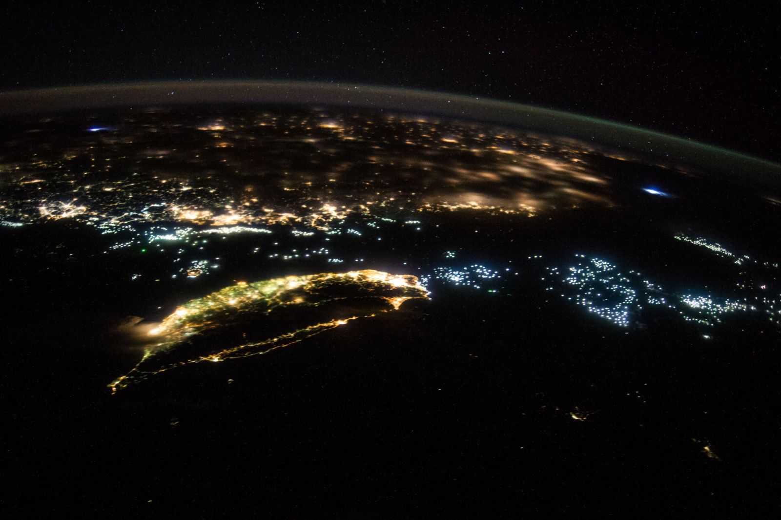 NASA也認證的美麗！太空人貼台北夜空照　我們的城市好美 | 文章內置圖片