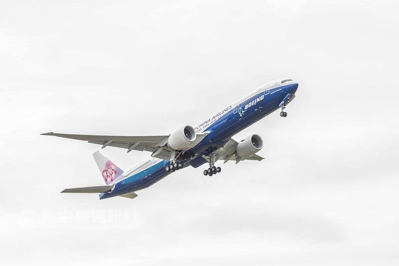 藍白機身超美！全球唯一　華航、波音聯名777彩繪機抵台 | 文章內置圖片