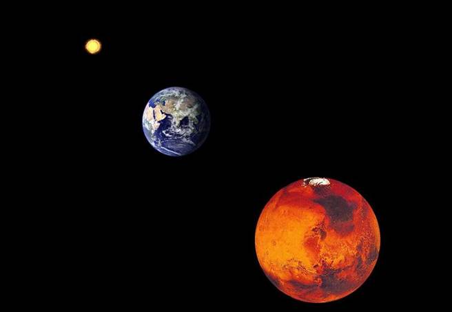火星抵達11年來最近位置！將「火星衝日」三星連線