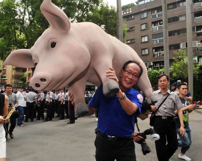 豬農包圍立院抗議　警民爆發推擠衝突 | 文章內置圖片