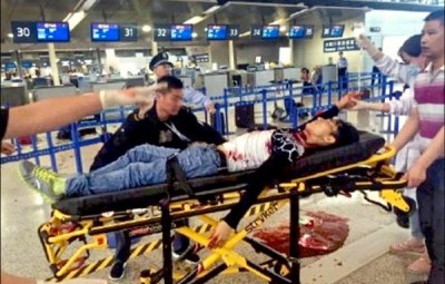 炸彈攻擊上海機場！兇手割頸自刎造成5人受傷 | 文章內置圖片