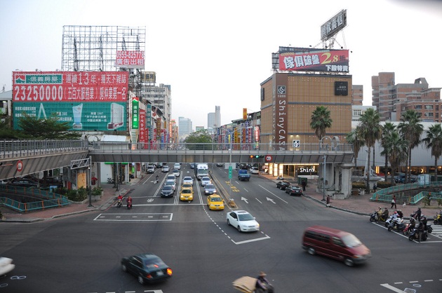 台中市府啟動文心路路平專案 可望107年中完成全線工程 | 文章內置圖片