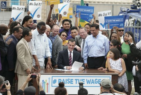 勞工歡呼 洛杉磯15美元最低工資法生效 最低薪翻1.5倍