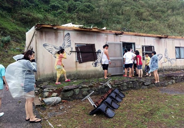 颱風過境台東滿目瘡痍 意外迸出：島孤人不孤！處處有溫情 | 文章內置圖片
