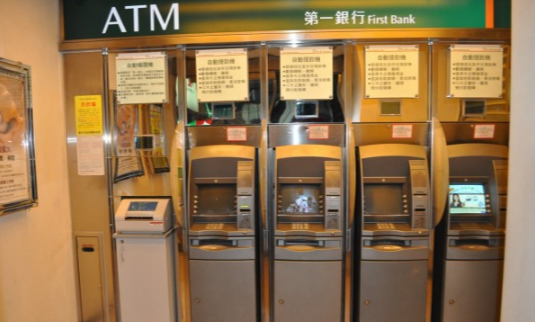 國內首起!不用操作ATM就自動吐鈔，疑遭植入惡意程式 銀行遭盜領七千萬 | 文章內置圖片