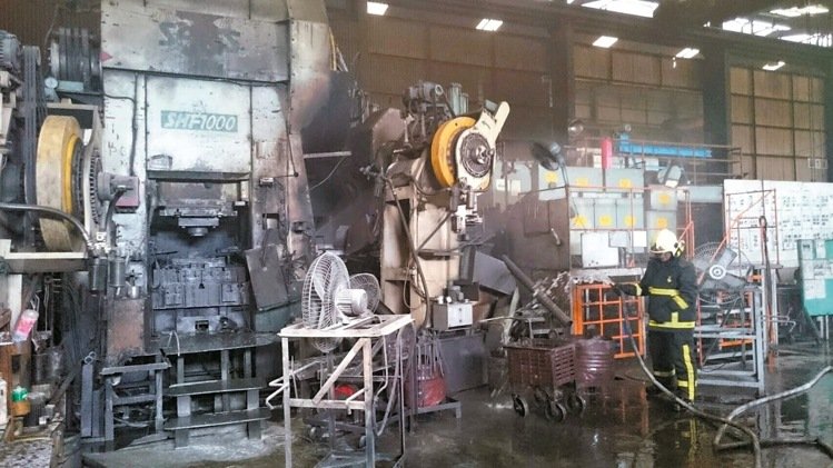 台中工廠機台過熱  油壓管破裂2印尼勞工燒燙傷