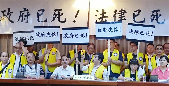 抗議政府漠視Uber議題  小黃再度包圍行政院 | 文章內置圖片