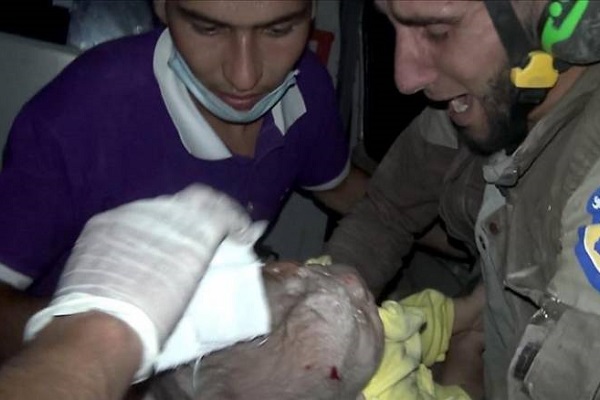 敘利亞空難奇蹟！　出生僅30天小女嬰在瓦礫下還活著！
