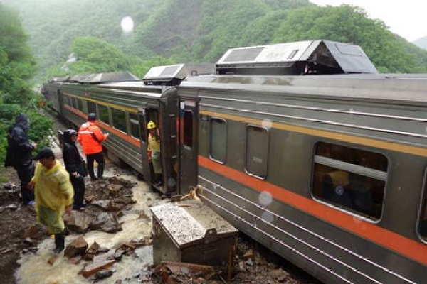 南迴鐵路「遇水不發」！　無預警系統讓土石入侵鐵道 | 文章內置圖片