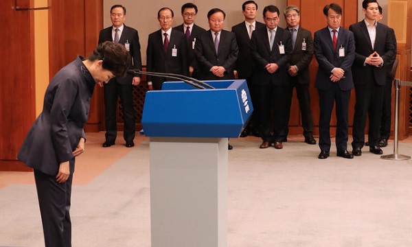 親信干政惹議  疑洩漏官方文件 朴槿惠公開向全國人民道歉