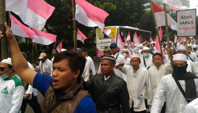 印尼華裔省長褻瀆伊斯蘭教？　民眾：是伊斯蘭教的敵人！