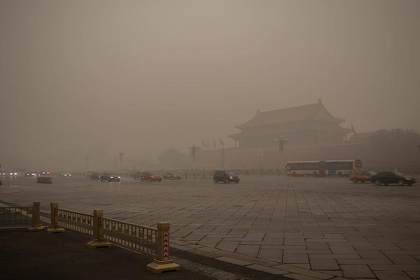 北京霧霾嚴重！　機場塔台彷彿貼了玻璃隔熱紙！ | 文章內置圖片