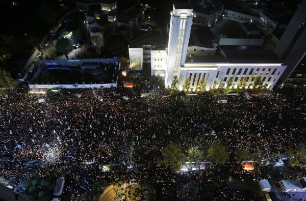 總統閨蜜干政惹眾怒 萬民衝首爾倒朴示威 | 文章內置圖片
