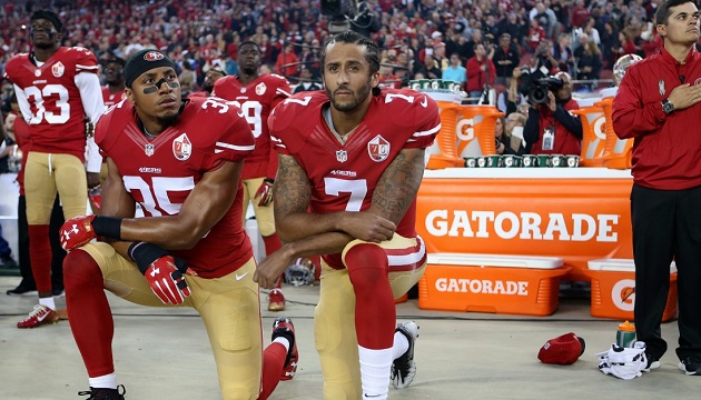 球員下跪抗議川普當總統 NFL下跪事件再度上演！