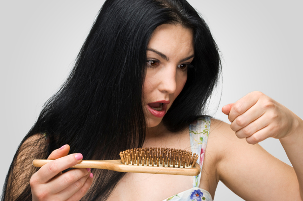 禿頭危機不只男生有？　揭露女生掉髮主要原因！ | 文章內置圖片