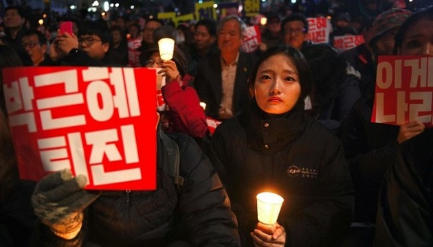 南韓民眾連續五週走上街頭　怒吼朴槿惠下台！