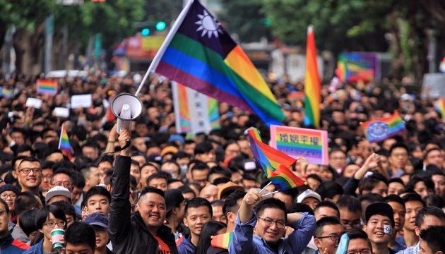 同性婚姻爭議不斷　抗議民眾高喊「蔡英文下台」！