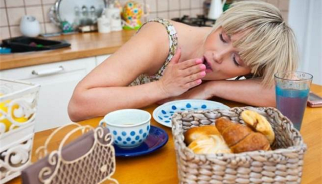為什麼吃飽午餐好想睡？　國外專家這樣說