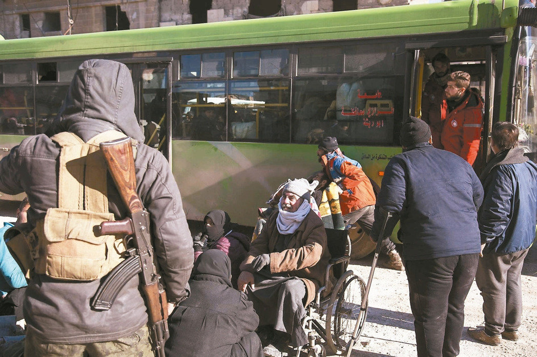 協議破局!敘利亞難民巴士遭燒毀 吞噬和平曙光 | 文章內置圖片