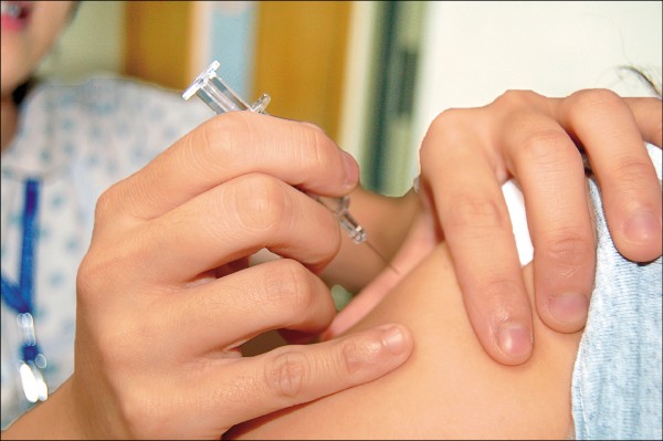 防范子宫颈癌!卫服部拟扩大公费接种HPV疫苗 | 文章内置图片
