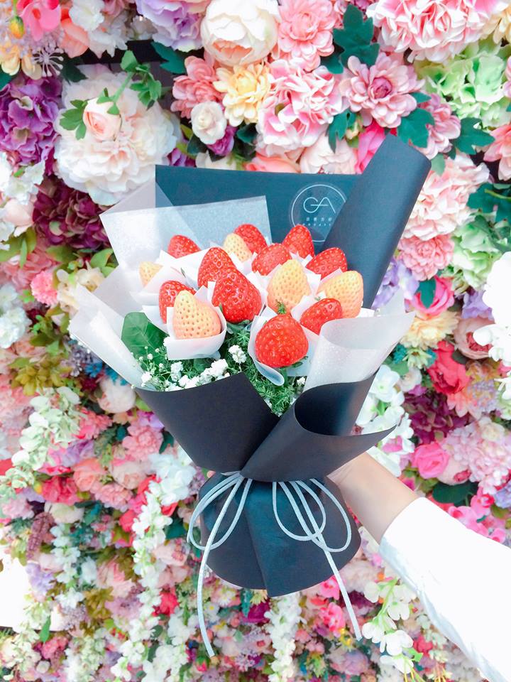 誰說只能送玫瑰?花藝咖啡館推「草莓捧花」 又甜又好吃攻佔少女心! | 文章內置圖片