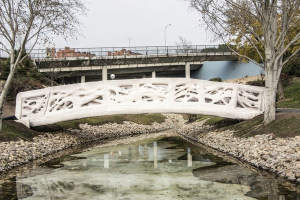【列印出来的桥】 西班牙「全球首座3D列印桥」启用 | 文章内置图片