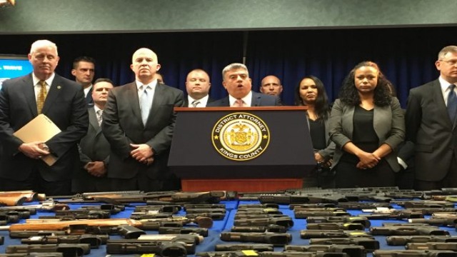 美國破獲布碌崙史上最大的販賣槍枝案件 收繳槍枝相當於小型派出所