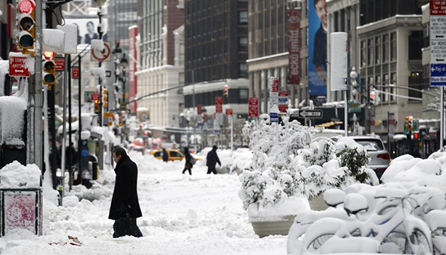 強烈暴風雪 紐約上演冰雪奇緣