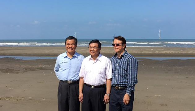 推動能源轉型 經濟部李世光部長視訪台灣首座離岸風機