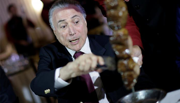 感染肉賣150國  巴西總統以身試吃