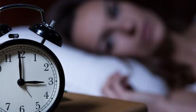 失眠比例上升  专家:睡前30分钟别再看手机 | 文章内置图片