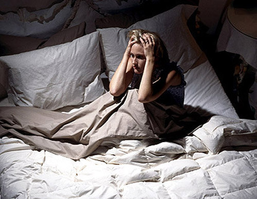 失眠比例上升  专家:睡前30分钟别再看手机 | 文章内置图片