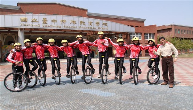 特殊學校成立獨輪車社團 帶學生挑戰自我