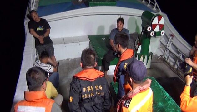海巡緝獲19名越南人士非法入境