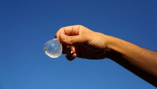 西班牙學生研發可吃水球 跟寶特瓶說再見 | 文章內置圖片