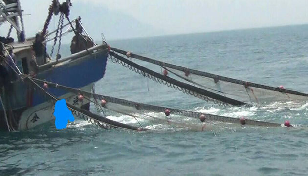 海巡執行區域聯防 查獲漁船違規拖網