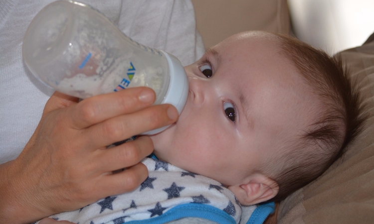 茹素父母僅餵寶寶「植物奶」 嬰兒營養不良脫死亡
